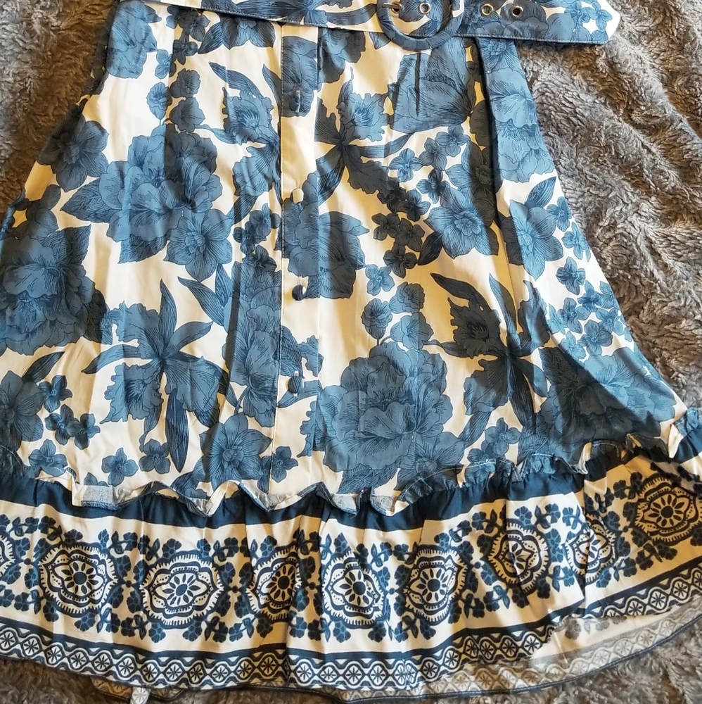 Dress - Picture 4 of 4